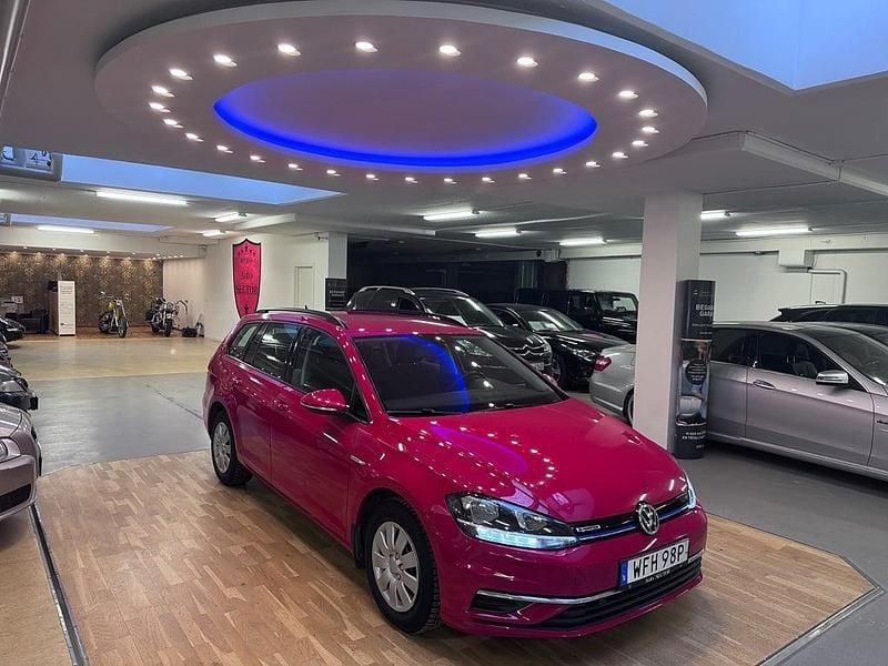 Röd Begagnad 2019 VW Golf VIII Kombi | 137 900 kr (Marknadspris) - Bild 1/4