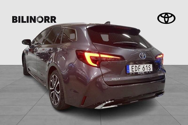 Begagnad Toyota Corolla Style 141 HK (103 kW) 2023 Mörkgrå Kombi