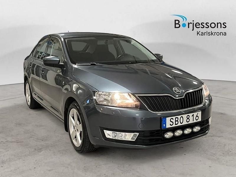 Grå Begagnad 2014 Skoda Rapid Elegance Halvkombi | 69 000 kr (Bra pris) - Bild 1/4