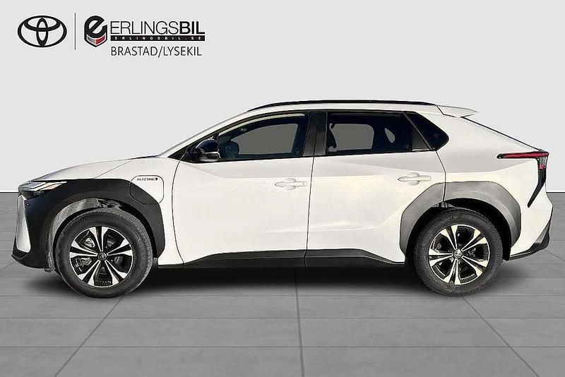 Begagnad Toyota bZ4X Style 164 kW (224 HK) 2023 Vit SUV