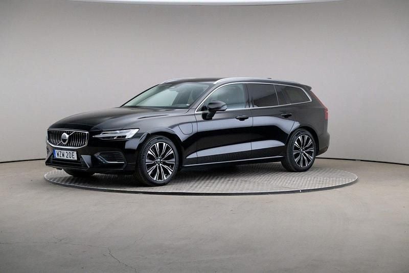Svart (black stone (solid)) Begagnad 2022 Volvo V60 Core Kombi | 359 000 kr (Bra pris) - Bild 1/4