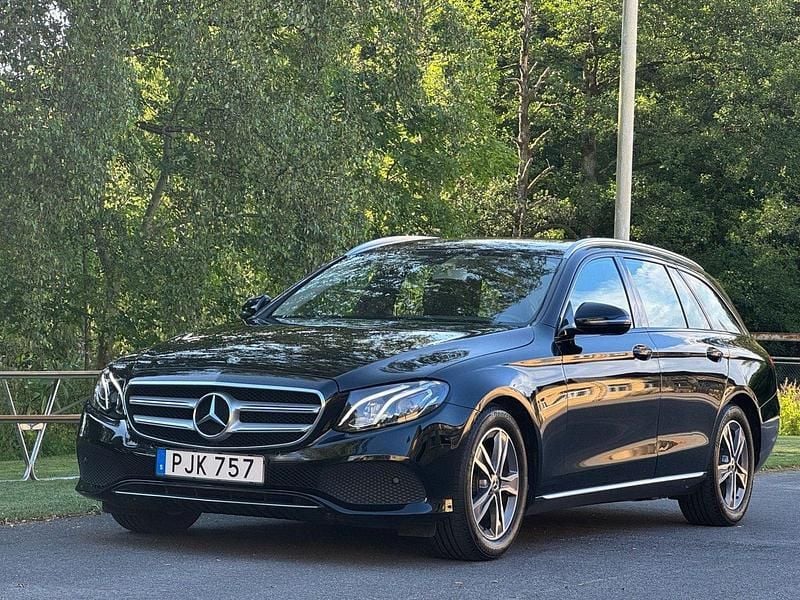 Svart Begagnad 2017 Mercedes E220 Avantgarde Kombi | 179 000 kr (Bra pris) - Bild 1/4
