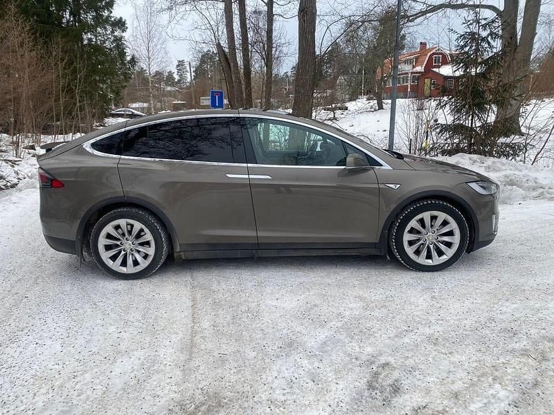Begagnad Tesla Model X 311 kW (423 HK) 2016 Titanium metallic SUV