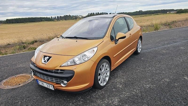 Röd Begagnad 2007 Peugeot 207 GTi Halvkombi | 25 000 kr (Dyr) - Bild 1/4