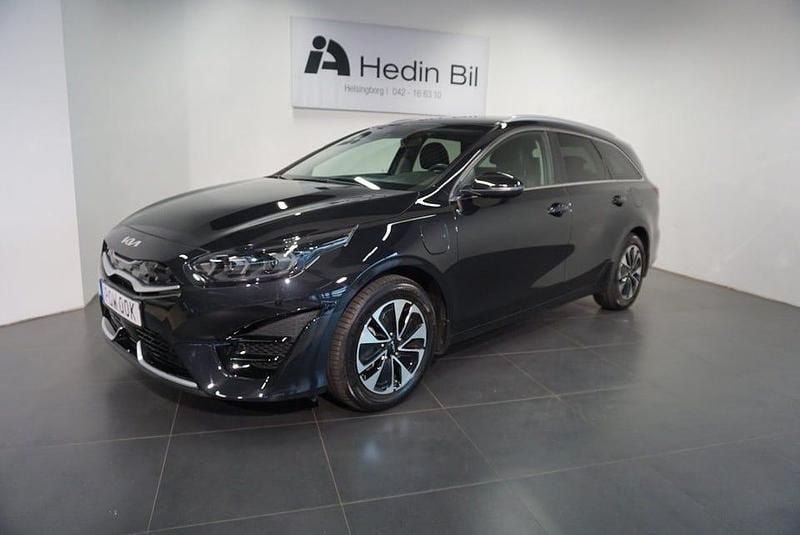 Svart Begagnad 2023 Kia Ceed Advance Halvkombi | 249 990 kr (Bra pris) - Bild 1/4