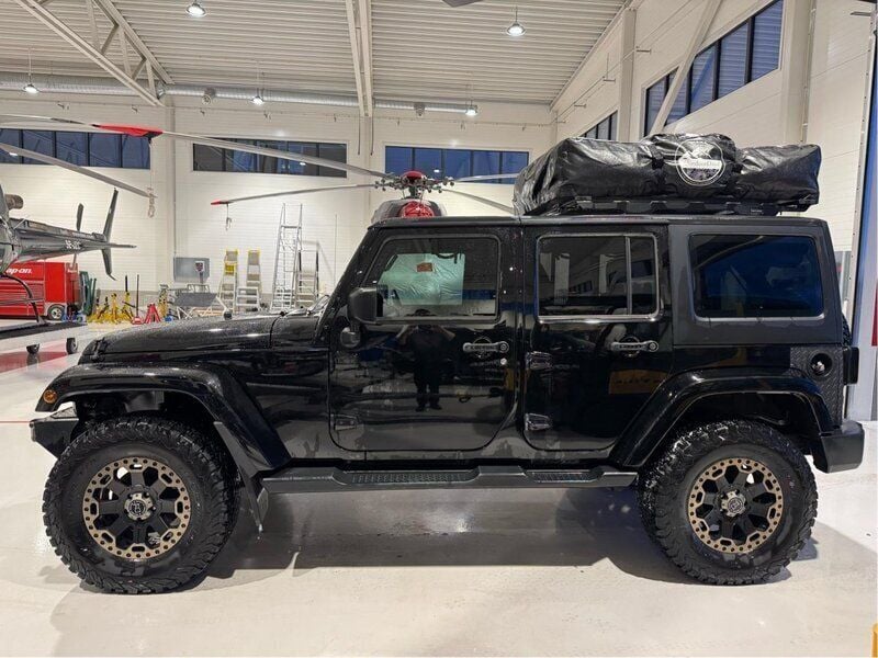 Svart Begagnad 2012 Jeep Wrangler Sahara SUV | 315 000 kr - Bild 1/4
