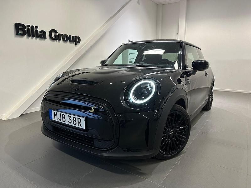 Svart Begagnad 2022 Mini Cooper SE Halvkombi | 209 900 kr (Bra pris) - Bild 1/4