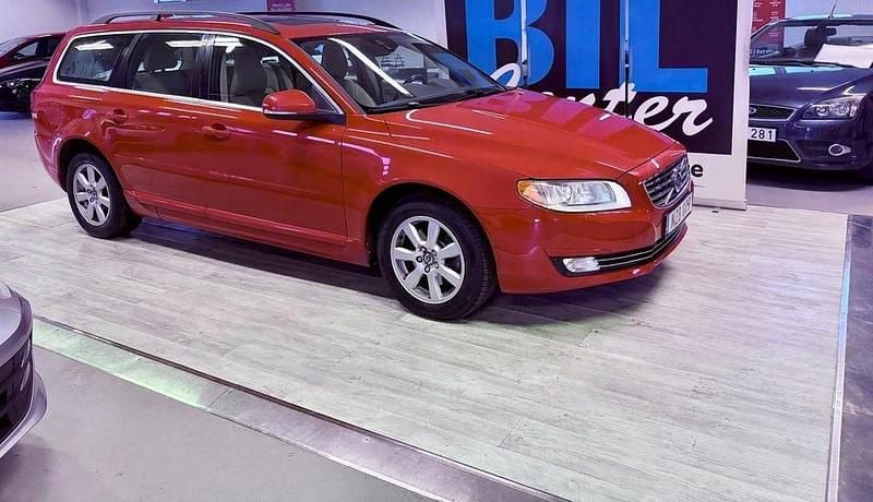 Röd Begagnad 2013 Volvo V70 Momentum Kombi | 95 000 kr (Marknadspris) - Bild 1/4