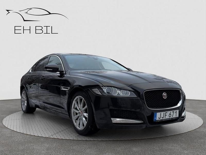 Begagnad Jaguar XF 180 HK (132 kW) 2016 Svart