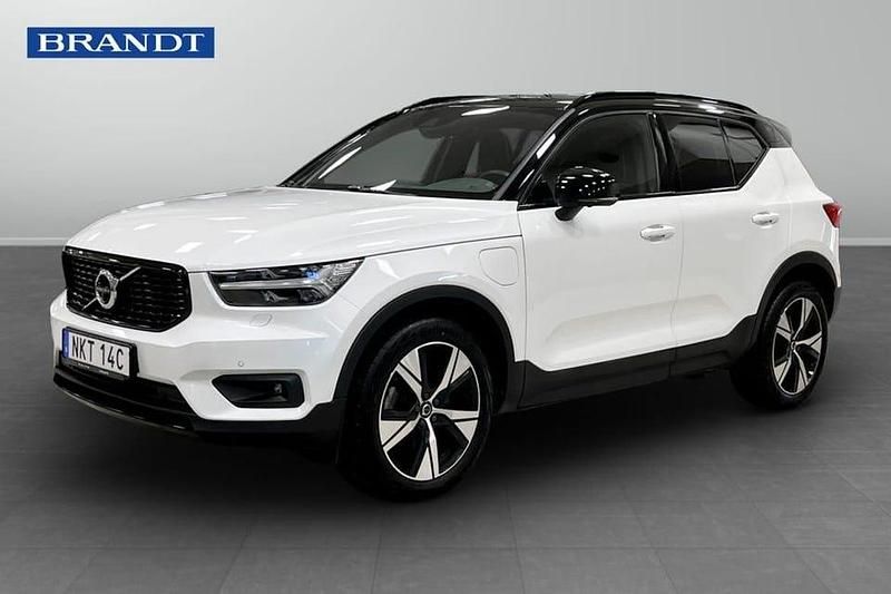Begagnad Volvo XC40 R-Design 265 HK (194 kW) 2022 Vit SUV