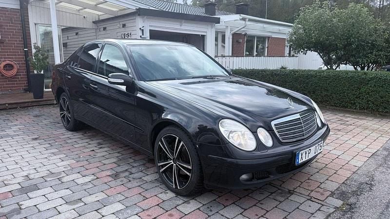 Svart Begagnad 2006 Mercedes E200 Sedan | 39 000 kr - Bild 1/4