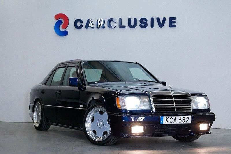 Mörkblå Begagnad 1989 Mercedes E230 Sedan | 79 900 kr - Bild 1/4