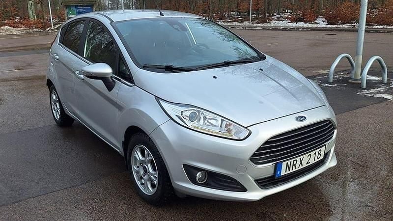 Begagnad Ford Fiesta 100 HK (73 kW) 2017 Moondust metallic silver