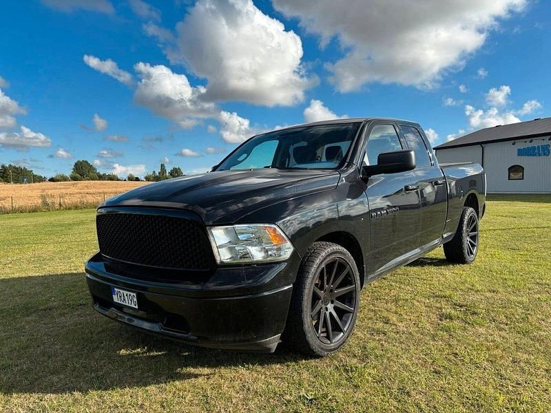 Svart Begagnad 2012 Dodge Ram Pickup | 219 000 kr - Bild 1/4
