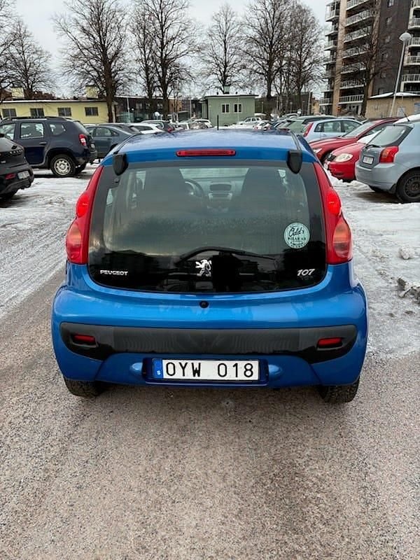 Blåmetallic Begagnad 2012 Peugeot 107 Halvkombi | 30 000 kr (Bra pris) - Bild 1/4