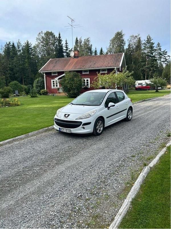 Vit Begagnad 2007 Peugeot 207 Halvkombi | 22 000 kr (Bra pris) - Bild 1/4