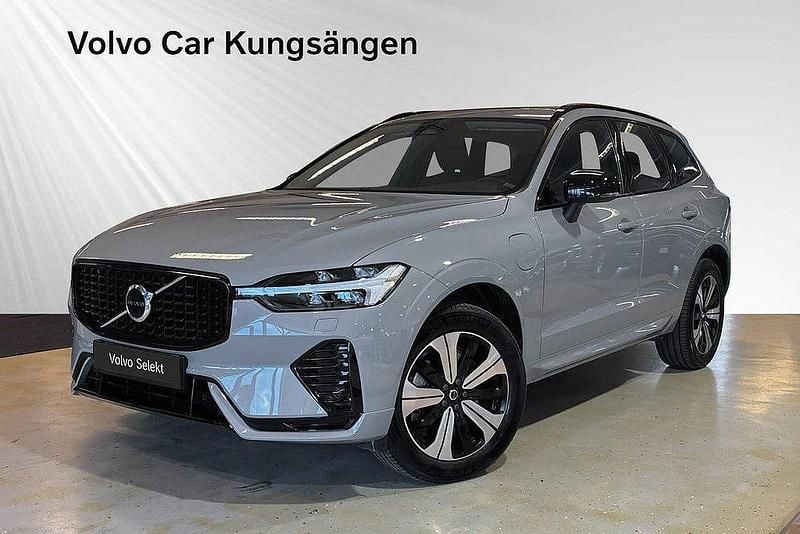 Grå Begagnad 2024 Volvo XC60 Plus SUV | 549 900 kr (Marknadspris) - Bild 1/3