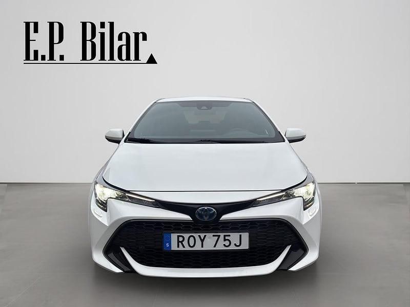 Begagnad Toyota Corolla Hybrid Active 122 HK (89 kW) 2020 Vit Halvkombi