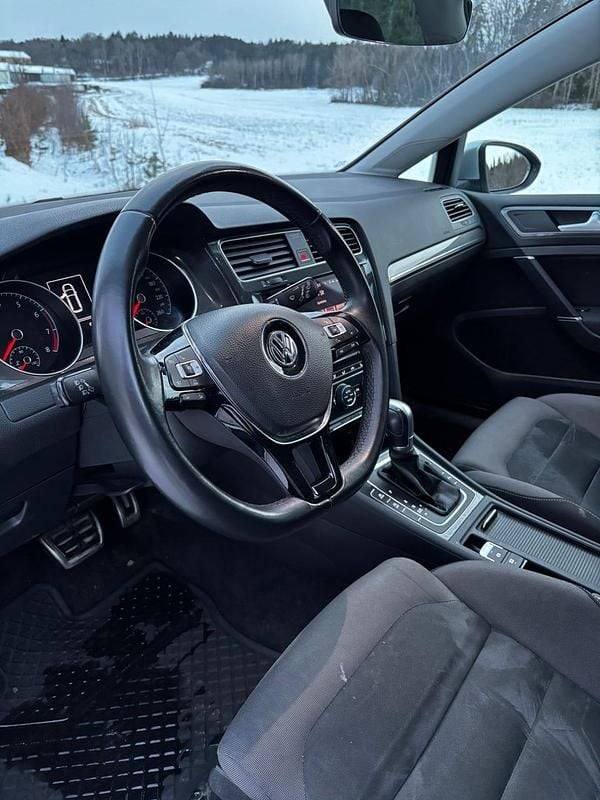 Gray metallic Begagnad 2018 VW Golf Alltrack Kombi | 207 000 kr (Marknadspris) - Bild 1/4