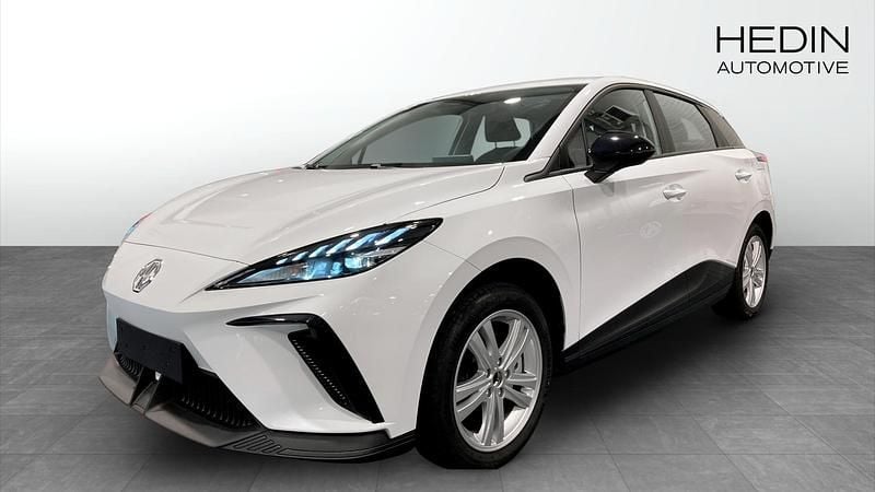 Vit Begagnad 2024 MG MG4 EV Halvkombi | 299 990 kr (Marknadspris) - Bild 1/4