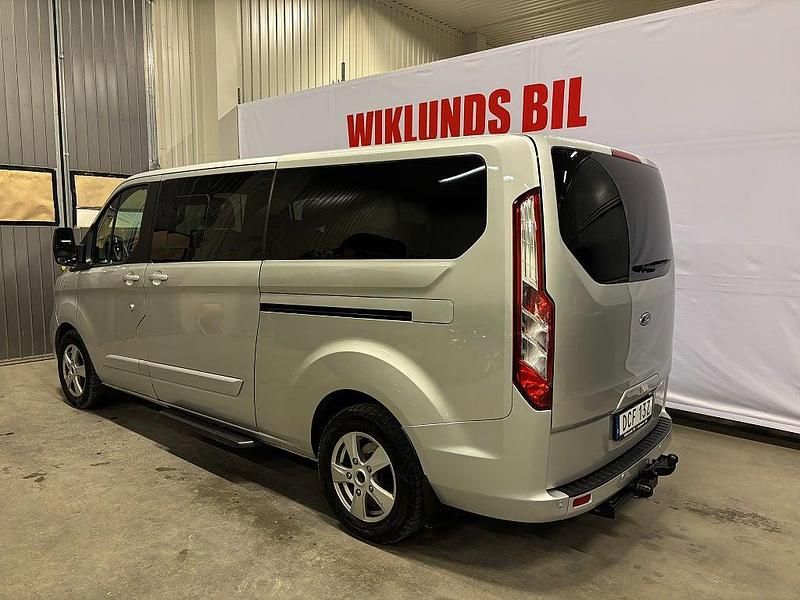 Begagnad Ford Tourneo 170 HK (125 kW) 2019 Grå Minibuss