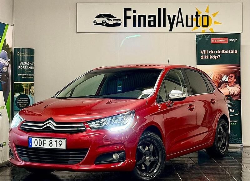 Röd Begagnad 2016 Citroën C4 Halvkombi | 89 900 kr (Marknadspris) - Bild 1/4