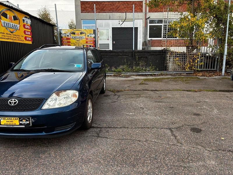 Mörkblå Begagnad 2004 Toyota Corolla Kombi | 15 900 kr (Marknadspris) - Bild 1/4