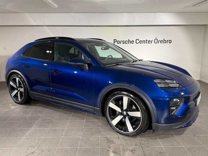Blå (gentian blue metallic) Ny 2025 Porsche Macan SUV | 1 263 000 kr (Dyr) - Bild 1/4