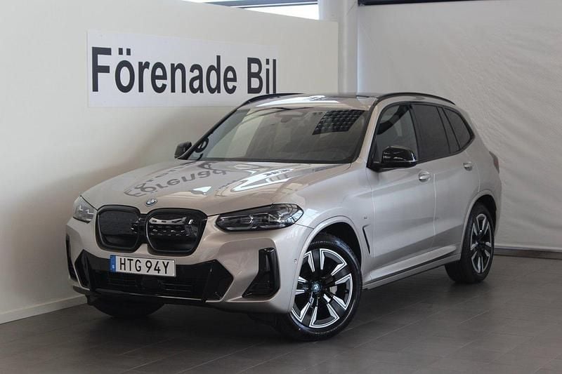 Grå Begagnad 2024 BMW iX3 M Sport SUV | 579 000 kr (Bra pris) - Bild 1/4