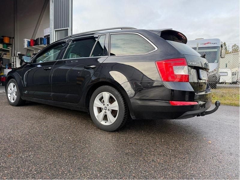 Svart Begagnad 2016 Skoda Octavia Ambition Kombi | 99 900 kr (Marknadspris) - Bild 1/4
