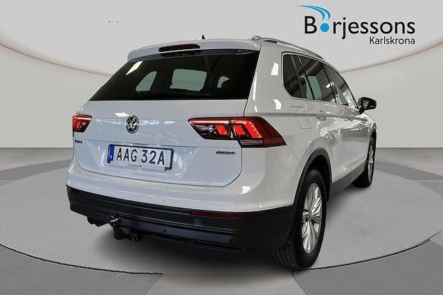 Vit Begagnad 2019 VW Tiguan Comfortline SUV | 279 000 kr (Marknadspris) - Bild 1/1