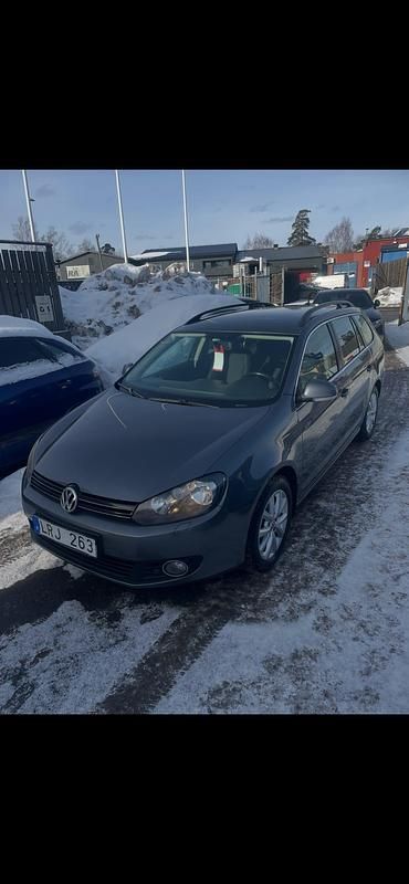 Begagnad VW Golf VI 102 HK (75 kW) 2011 Halvkombi