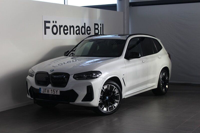 Vit Begagnad 2023 BMW iX3 M Sport SUV | 619 000 kr (Lite dyr) - Bild 1/4