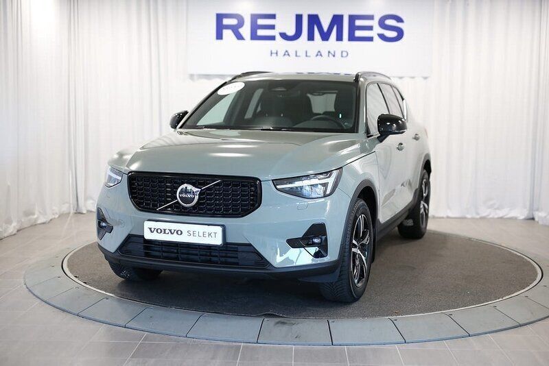 Grön Begagnad 2024 Volvo XC40 Plus SUV | 359 500 kr (Bra pris) - Bild 1/4