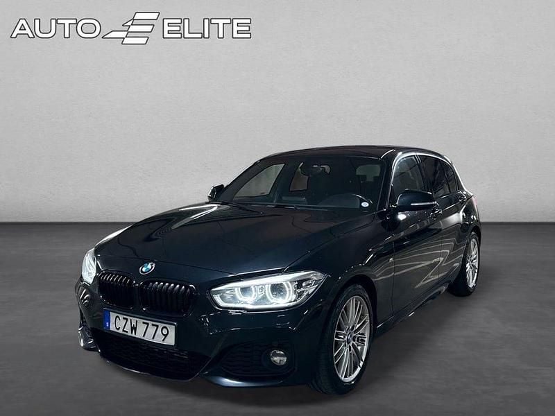 Svart Begagnad 2017 BMW 118 M Sport Halvkombi | 149 800 kr (Bra pris) - Bild 1/4