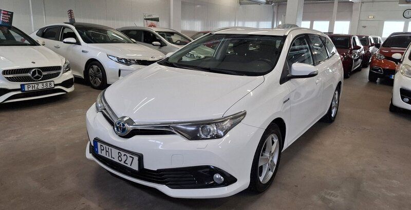 Vit Begagnad 2017 Toyota Auris Touring Sports Active Kombi | 165 000 kr (Marknadspris) - Bild 1/4