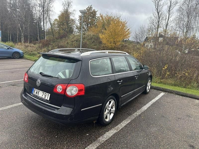 Svart Begagnad 2010 VW Passat Sportline Kombi | 36 000 kr (Superpris) - Bild 1/4