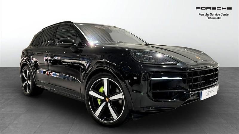 Chromite black metallic Begagnad 2024 Porsche Cayenne SUV | 1 115 000 kr - Bild 1/4