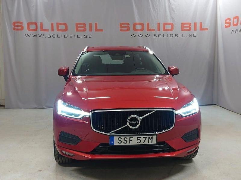 Begagnad Volvo XC60 Momentum 250 HK (183 kW) 2020 Röd SUV