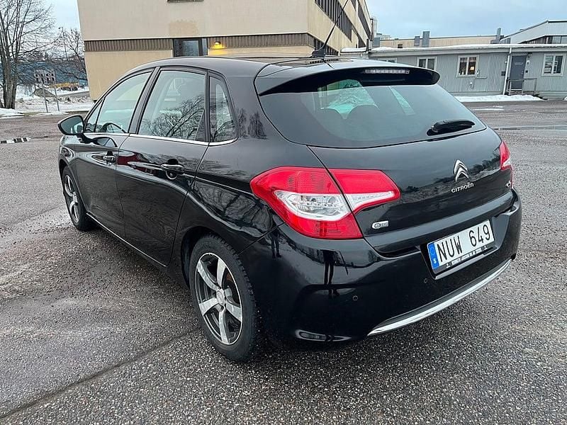 Begagnad Citroën C4 112 HK (82 kW) 2012 Svart Halvkombi