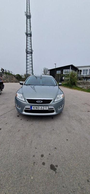 Grå Begagnad 2010 Ford Mondeo Titanium Halvkombi | 45 000 kr (Marknadspris) - Bild 1/4