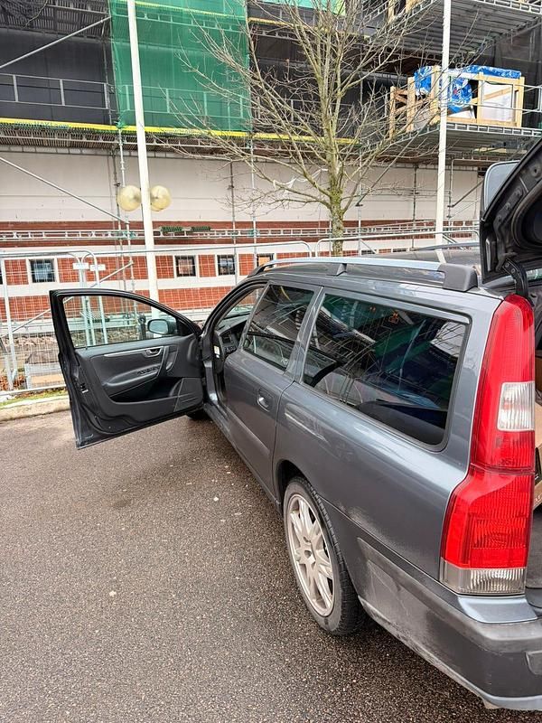 Begagnad 2004 Volvo V70 Kombi | 35 000 kr (Marknadspris) - Bild 1/4