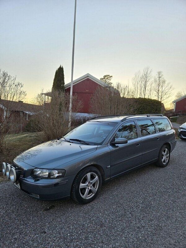 Grön Begagnad 2004 Volvo V70 Kombi | 23 000 kr (Bra pris) - Bild 1/1