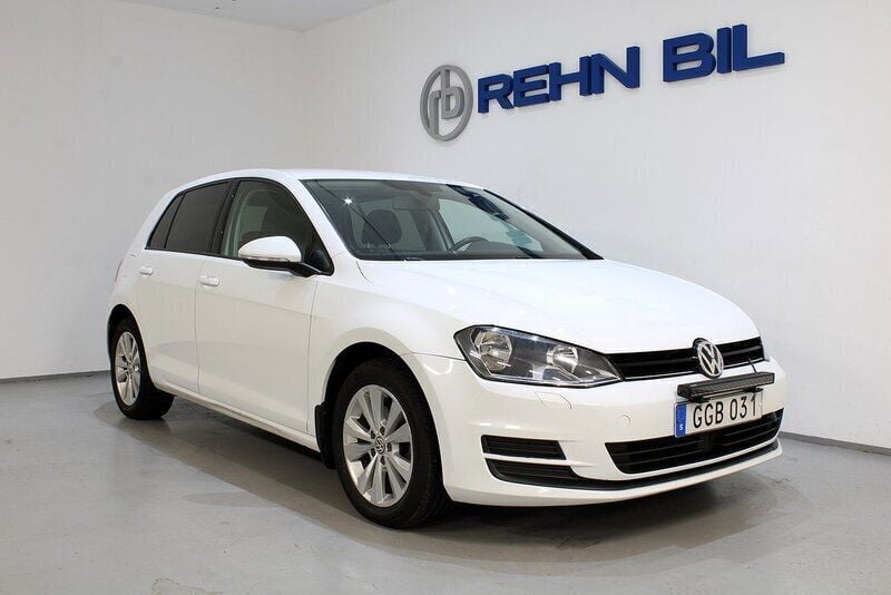Vit Begagnad 2016 VW Golf VII Halvkombi | 119 900 kr (Marknadspris) - Bild 1/4