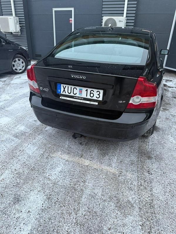 Begagnad 2006 Volvo S40 Sedan | 35 000 kr (Marknadspris) - Bild 1/4