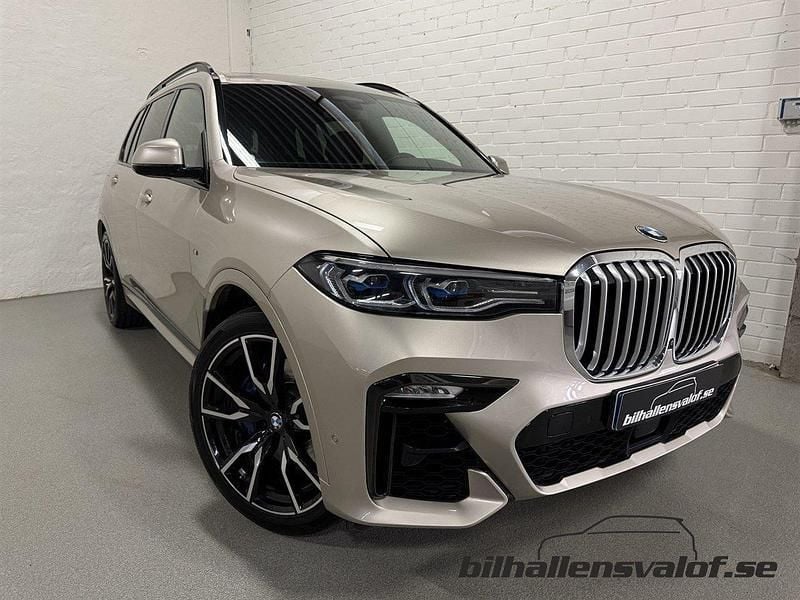 Ljusgrå (lgrå) Begagnad 2019 BMW X7 M Sport SUV | 709 900 kr (Marknadspris) - Bild 1/4