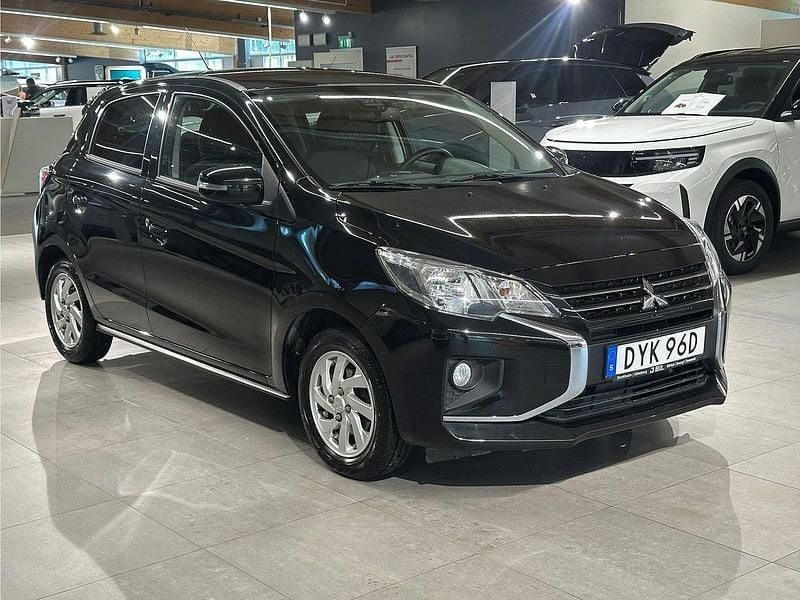 Black mica Begagnad 2022 Mitsubishi Space Star Comfort Edition Halvkombi | 119 900 kr (Bra pris) - Bild 1/4
