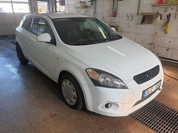 Begagnad Kia ProCeed 140 HK (102 kW) 2008 Halvkombi