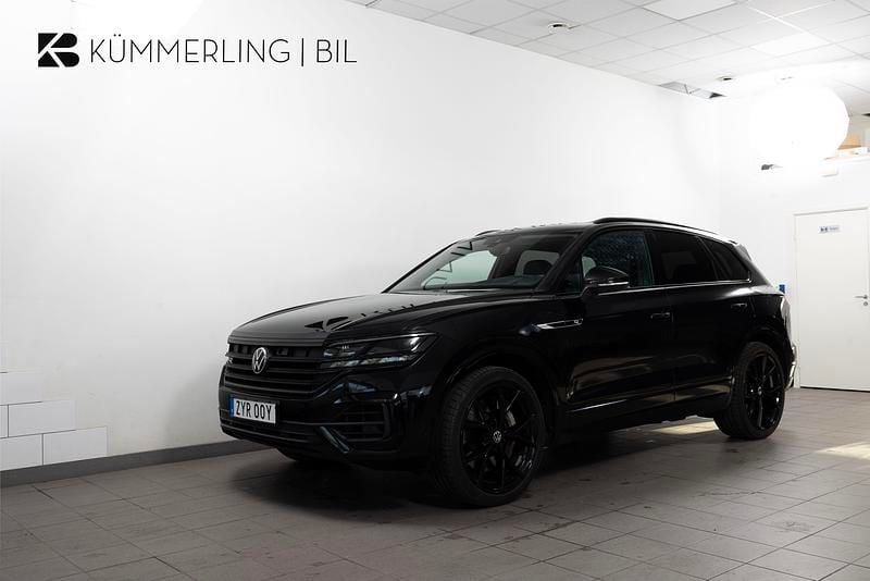 Svart Begagnad 2023 VW Touareg R SUV | 849 900 kr - Bild 1/4