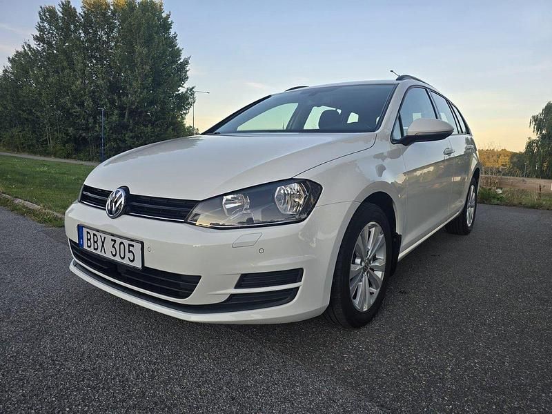 Vit Begagnad 2014 VW Golf VII Kombi | 91 000 kr (Marknadspris) - Bild 1/4